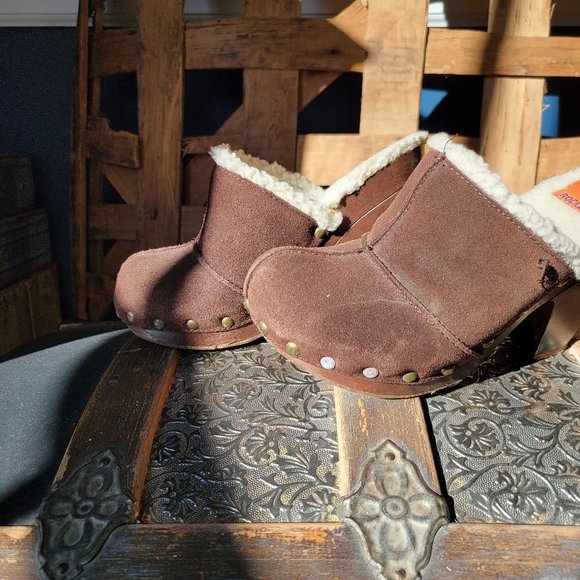 Pair of Women's Rocket Dog Brown Suede Clogs Size 8.5 - Picture 3 of 7